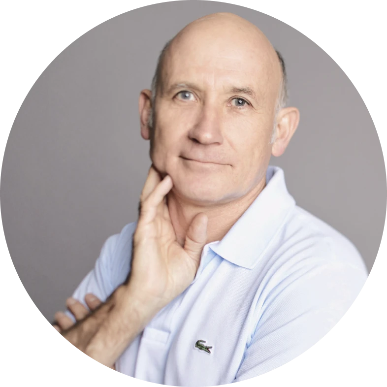 Jacques Nussbaumer, orthodontiste spécialiste, souriant
